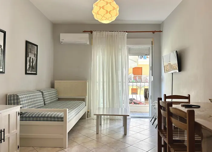 Mina 4 * Nea Kallikrateia