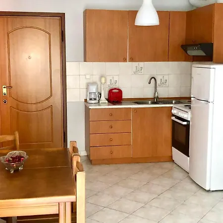Mina 4 * Nea Kallikrateia