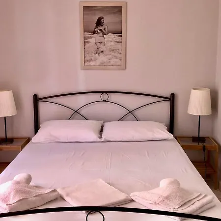 Mina 4 * Nea Kallikrateia