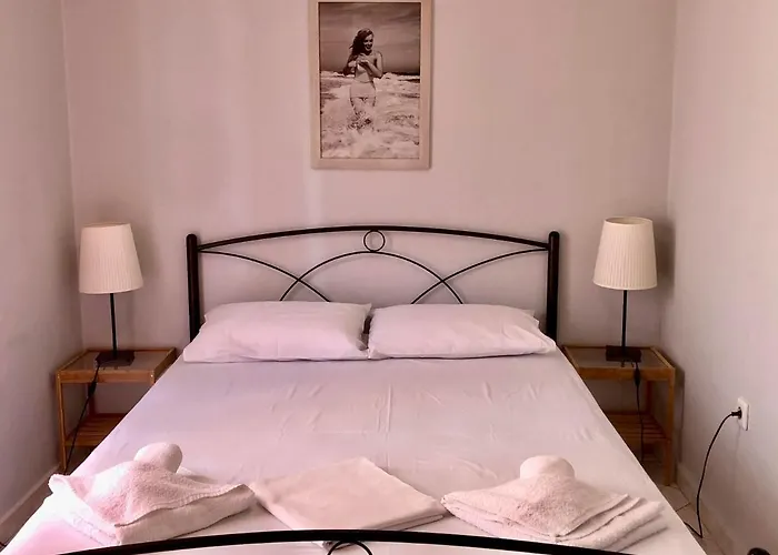 Mina 4 * Nea Kallikrateia